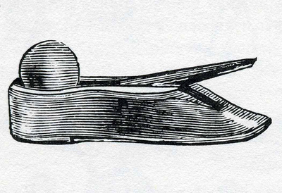 Shoe pattern transformed into a lever to throw the ball