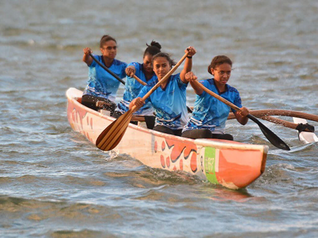 Vaka - outrigger paddling (Fiji)